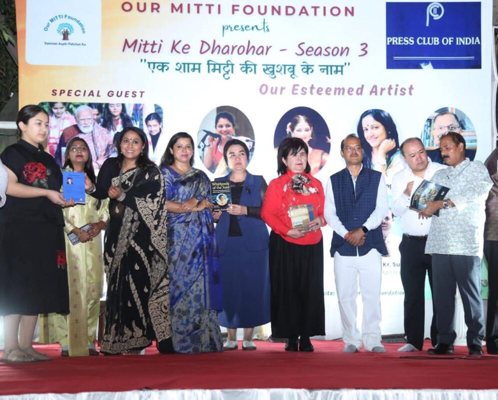 Our Mitti Foundation chairman Pramod Kumar Suman with eminent people at 'MItti Ke Dharohar-Season 3' cultural event organised on the premises of Press Club of India 
