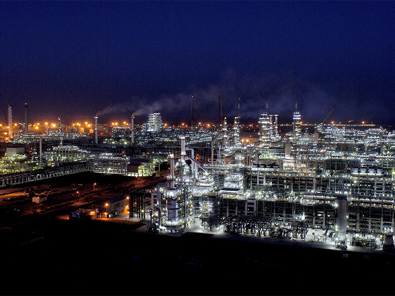 Jamnagar Refinery complex in Gujarat, India, one of the world’s largest oil refining facilities and a key part of India’s energy supply infrastructure.