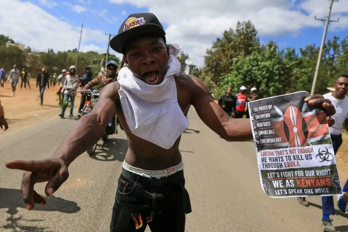 Youth protesting in Nanyuki against setting up of a 50-bed American-backed quarantine facility at nearby Laikipia Air Base