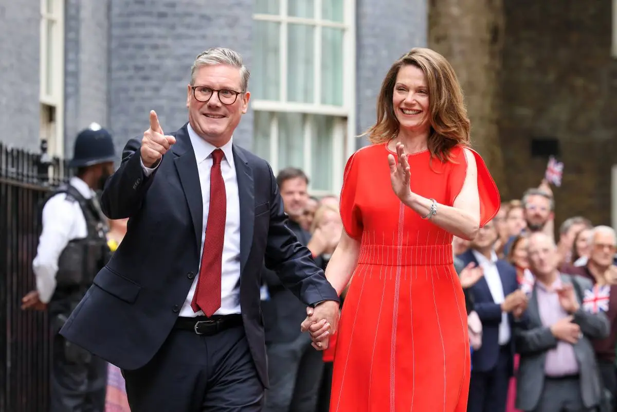 Prime Minister Keir Starmer and his wife Victoria arrive at Number 10 Downing Street on July 5, 2024 upon his appointment.